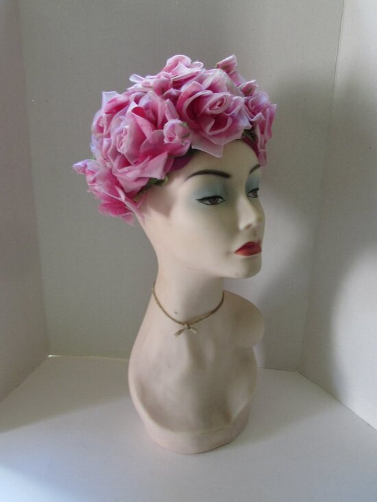 1960 Era Bouffant Hat Pink Roses main image 5